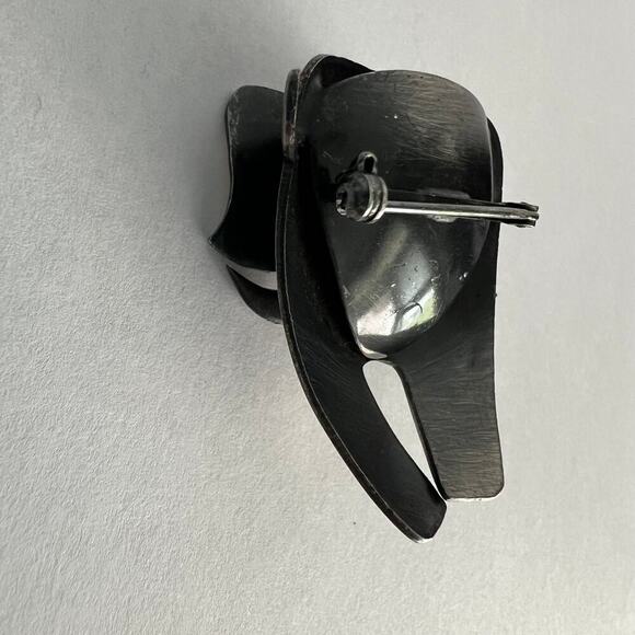 Distressed silver tone elephant pin brooch - Picture 5 of 8